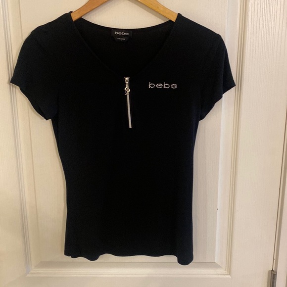 Bebe Black Short Sleeve Tee Crystal Logo 1/4 Zip Size Small - Picture 1 of 4